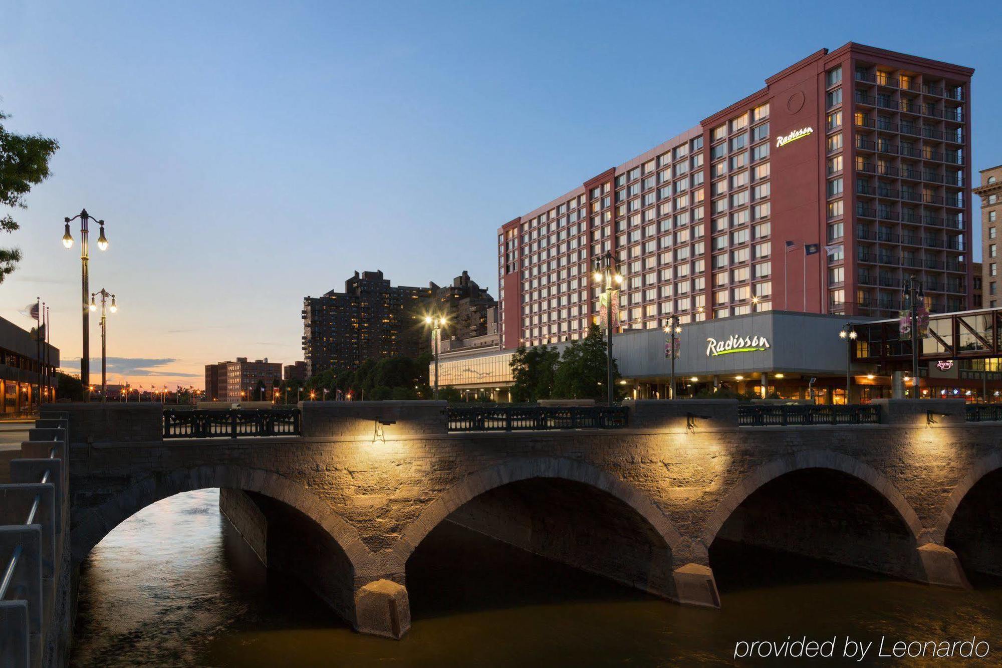 Rochester Riverside Hotel Exterior photo